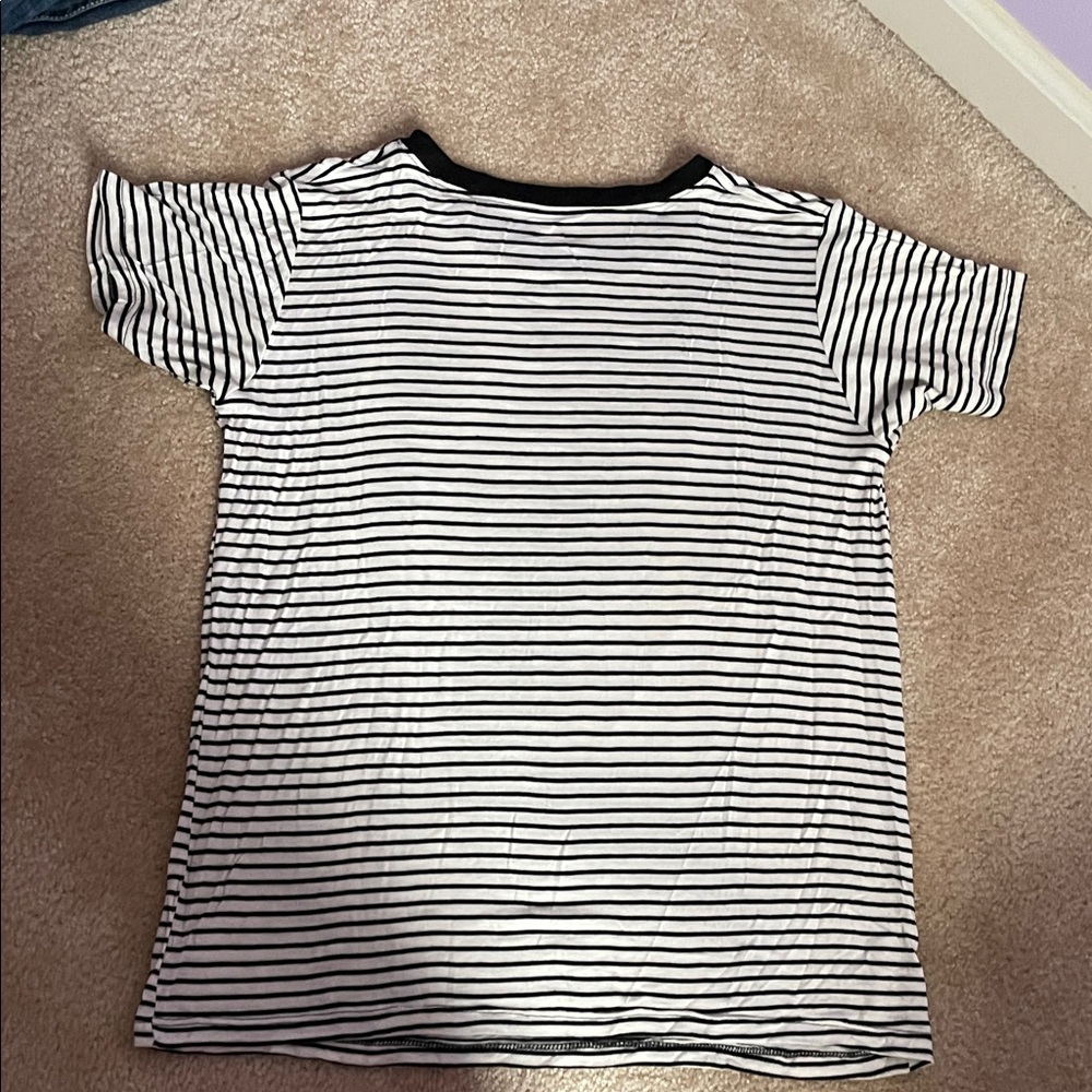 Striped Short Sleeve Graphic Tee - Black & White - Picture 3 of 3